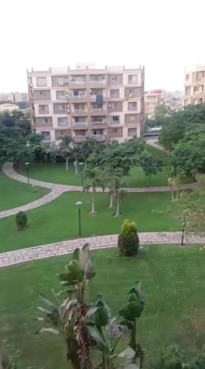 شقة بمساحة 131م تطل على وايد جاردن ساحر توفر لك الهدوء