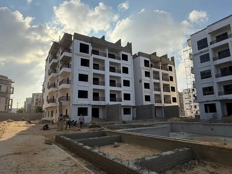 شقه مميزه للبيع في كمبوند The icon2 اول سكن