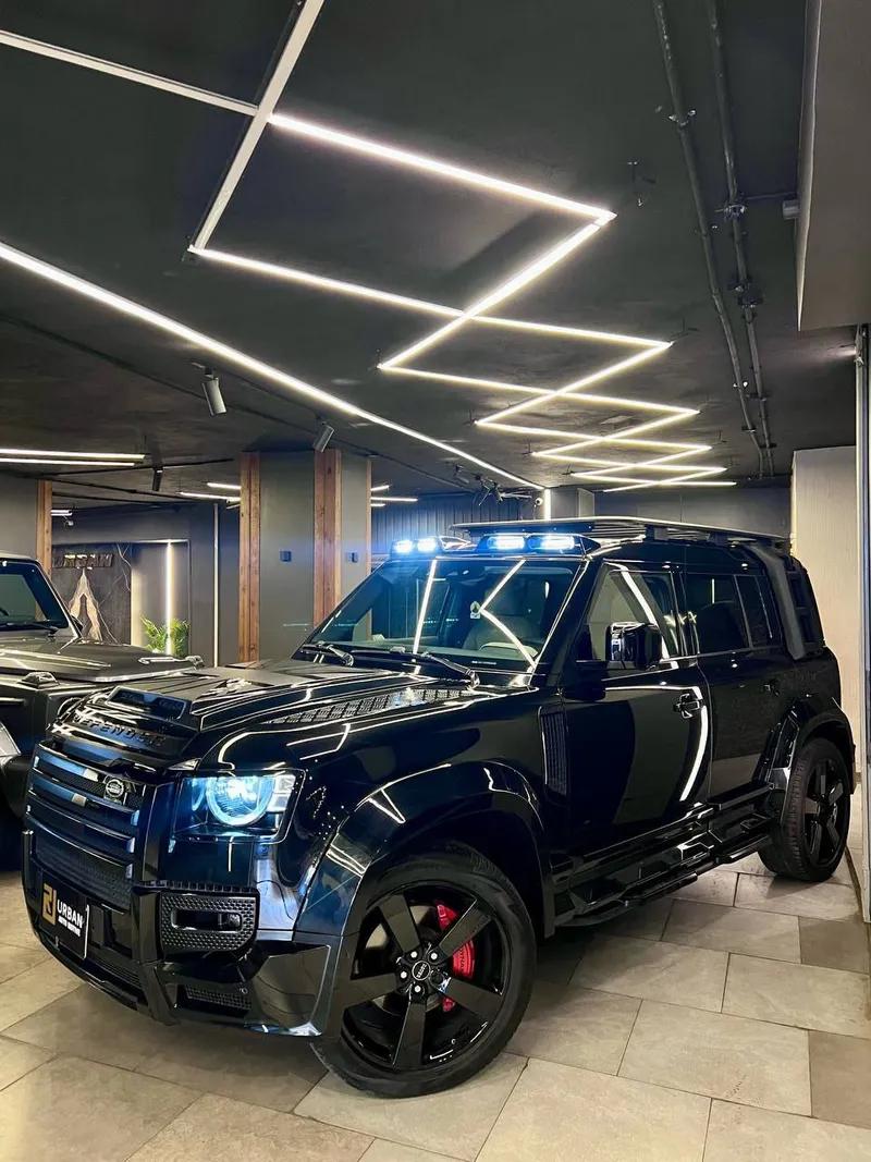 Land rover defender 2021