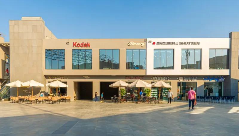 للايجار محل تجاري -في مول علي محور رئيسي- القاهرة الجديدة