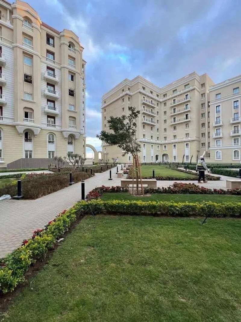 شقة استلام فوري في كمبوند R5 متشطبة بالتكييفات