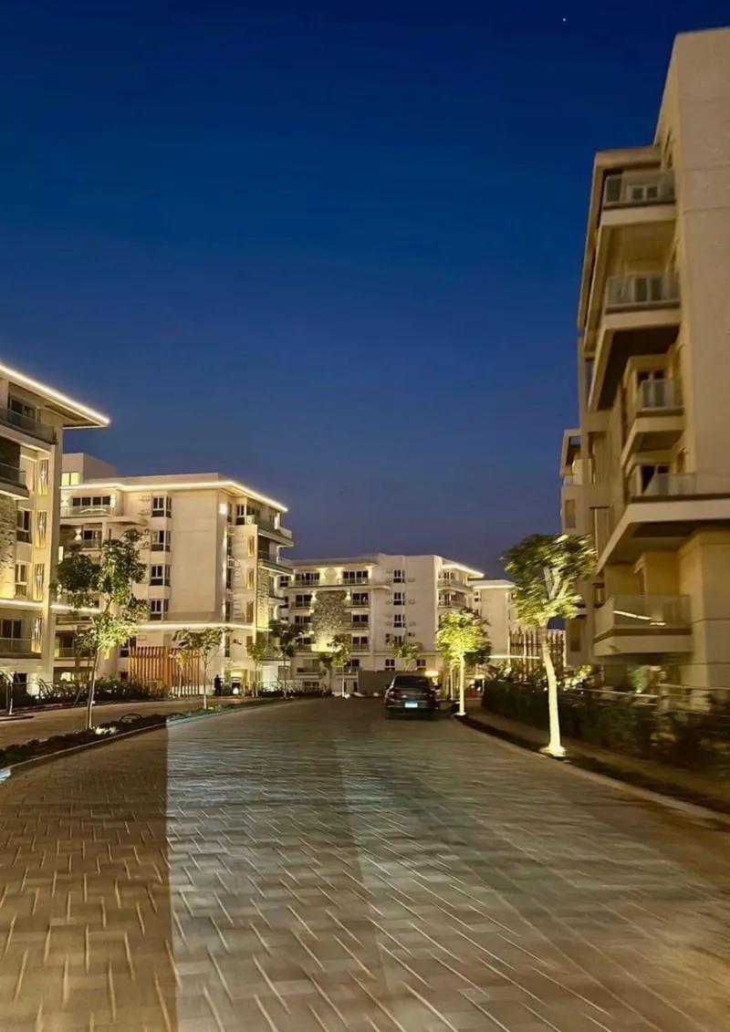 شقة فيو بانورما علي النادي للبيع في ماونتن فيو