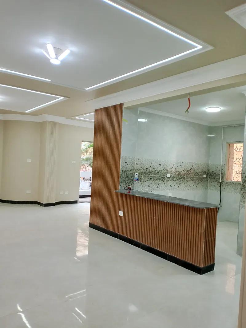 شقه للبيع بالحي التاني اكتوبر 220م