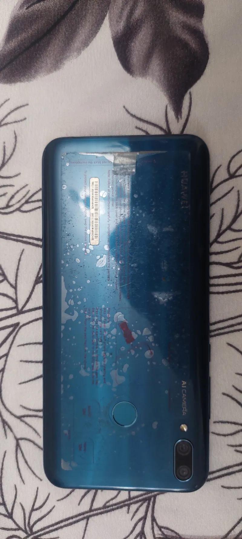 Huawei Y9 2019 حالته نظيفة جدا ومعاه الكرتونة السعر 3000