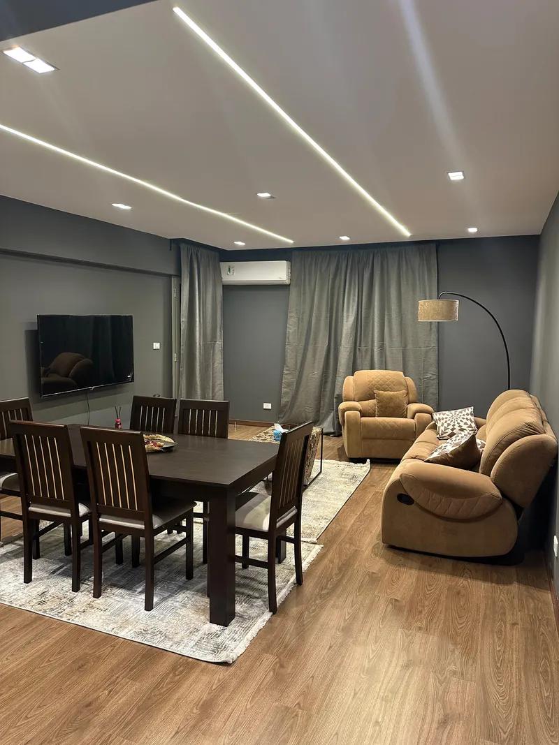 شقه فندقيه اول سكن 99م للايجار تشطيبات خاصه بجوار افينيو مول وكارفور