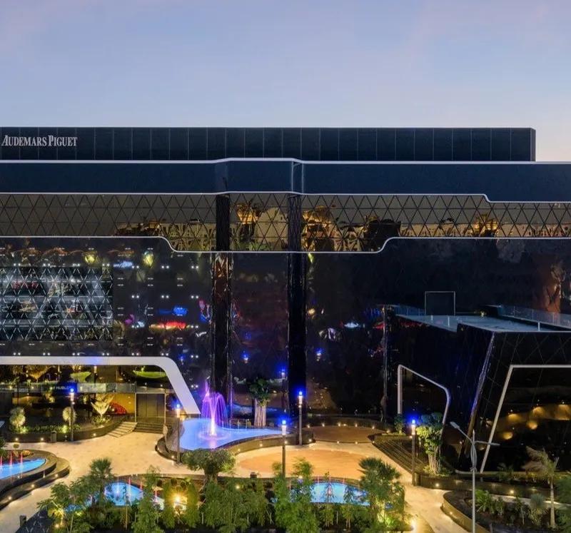 صيدلية للبيع استلام فوري علي التسعين الشمالي دايركت 181 م