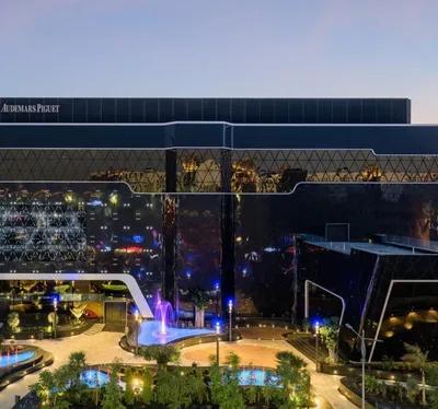 صيدلية للبيع استلام فوري علي التسعين الشمالي دايركت 181 م