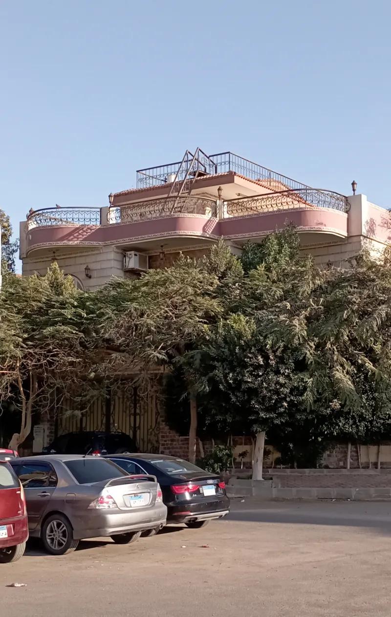 فيلا مستقلة فاخرة للبيع بالعبور بالحى السابع