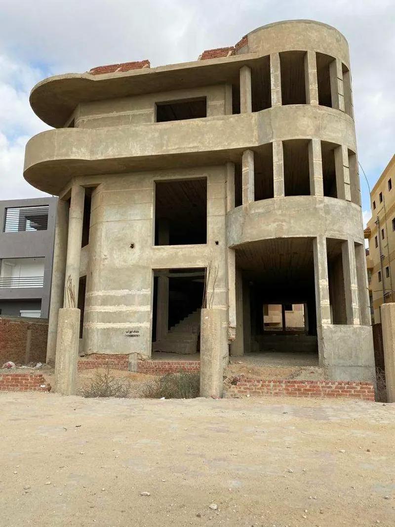 فيلا في الشروق بسعر لقطه و في مكان مميز جدا