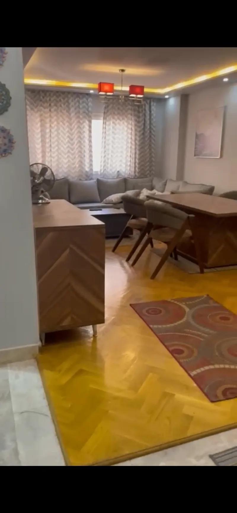 شقه للبيع تشطيب متميز بالمقطم حي الزهور