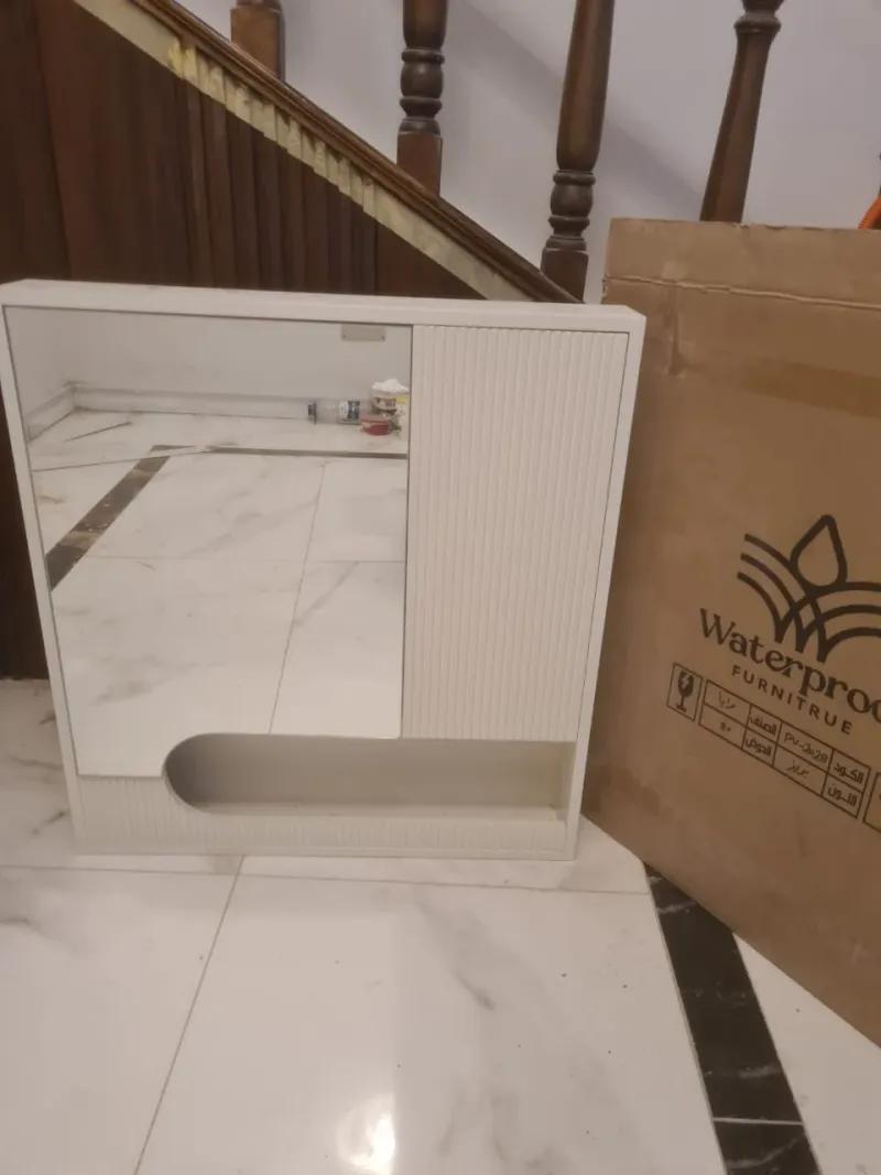 مرايا للحمام و وحدة رفوف بورديم جديده بالكرتونة