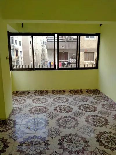 للايجار شقه بسموحه امام مول زهران