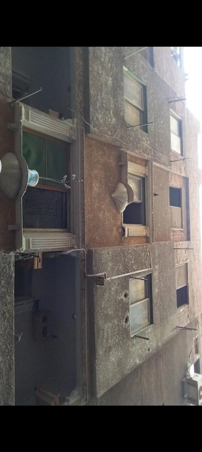 بيت بيت مكون من خمس ادوار