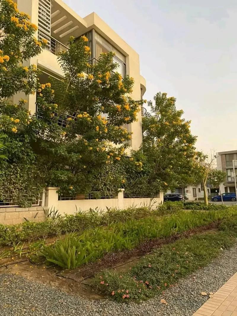 شقة 166م للبيع في كمبوند تاج سيتي بمقدم بسيط وتقسيط 8 سنين