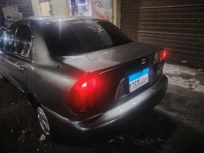 لانوس ٢٠١٠ فيراني من الخارج ابيض من الداخل تعمل بكفائه تكييف