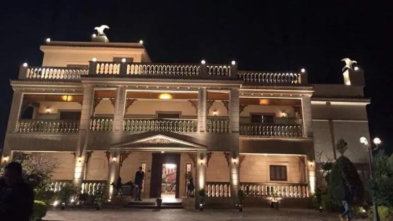 قصر فاخر للبيع