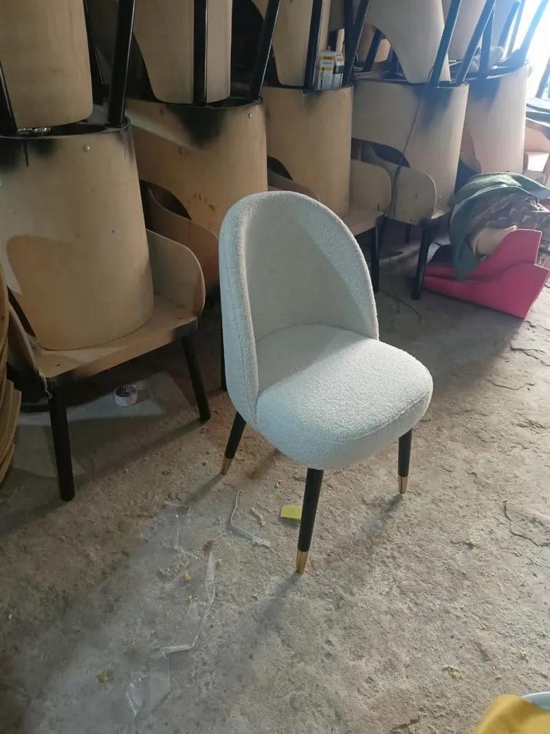 كرسي خشب زان وقماش باندا عالي الجوده