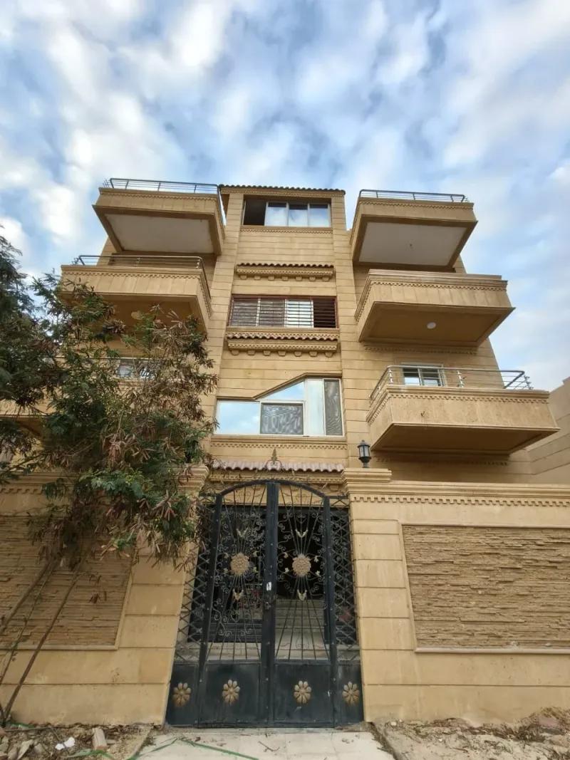 شقه بفيلا بمدينه الشروق لقطه