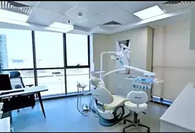 للبيع عياده كاملة التشطيب فى العاصمه الاداريه امام البرج الايكونى