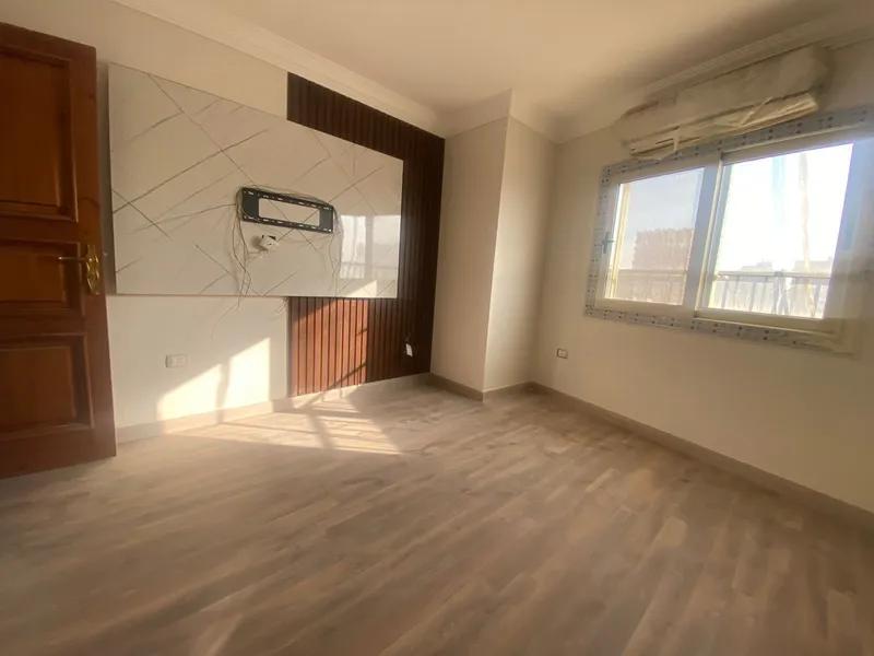 الشقة للبيع في مكرم عبيد