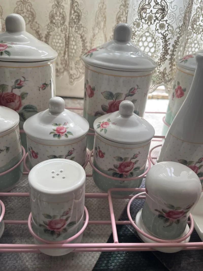 طقم توابل بورسلين فاخر بنقشة ورد أنيقة وراقية