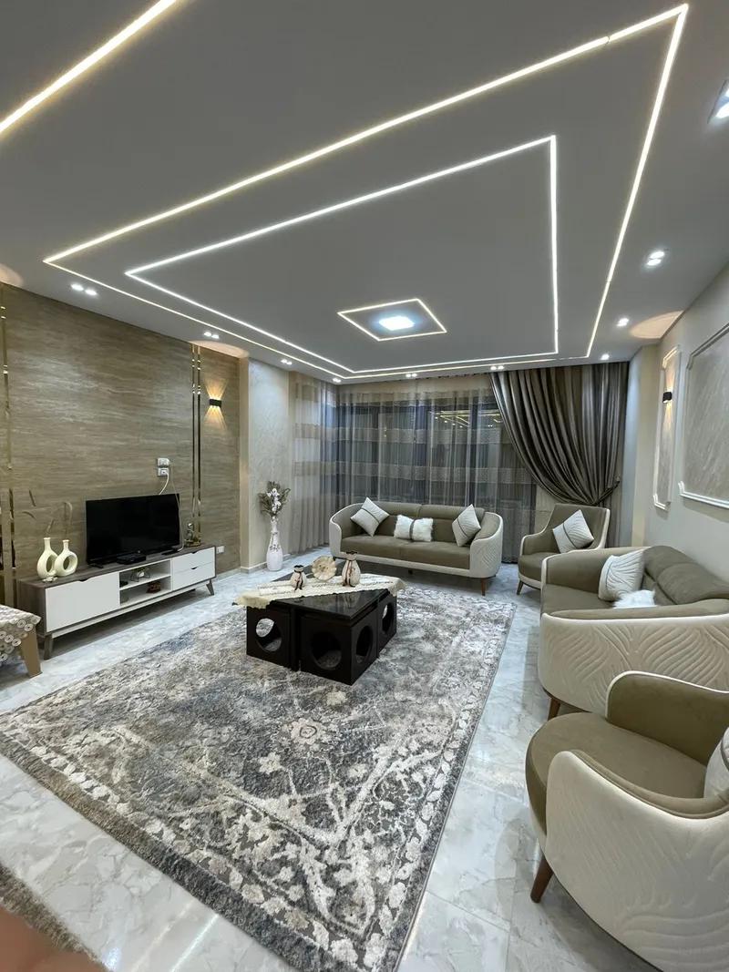 شقه للبيع بكمبوند استوريا بارك