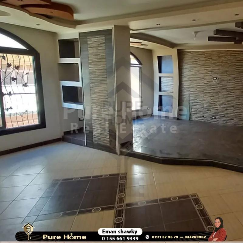 شقة للبيع - سموحة – شارع النصر-