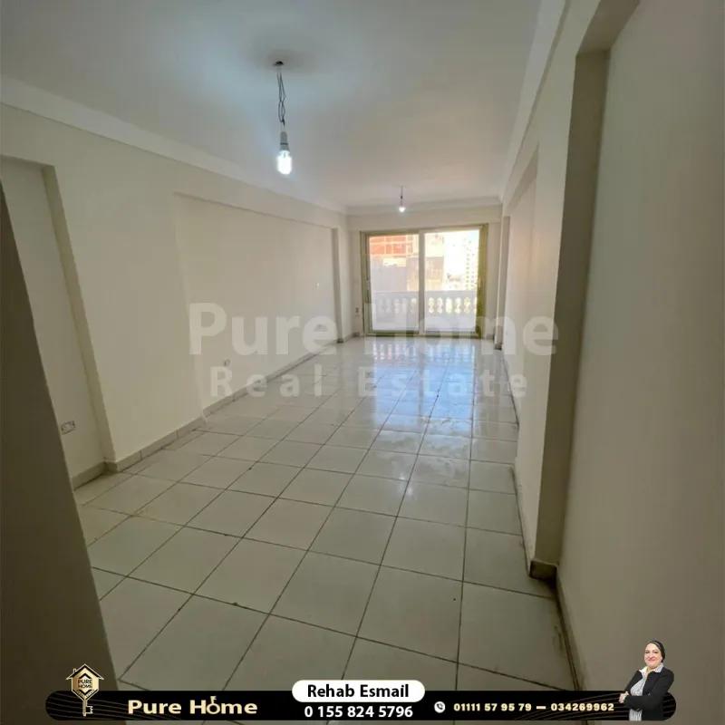 شقة للبيع ( اول سكن ) - كليوباترا - خطوات من البحر