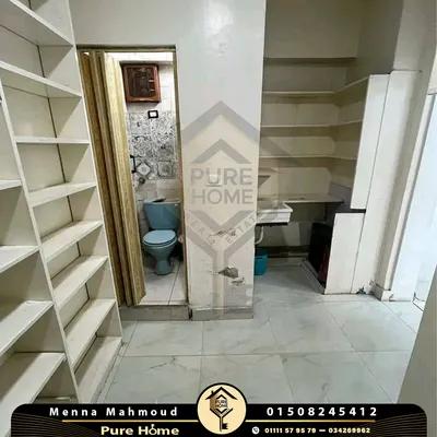 صيدلية للبيع بعائد مجزى 35 م -