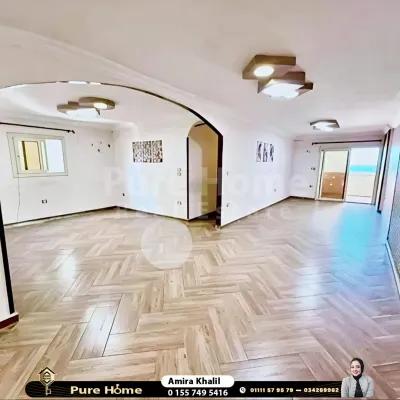 شقة للبيع في كامب سيزار