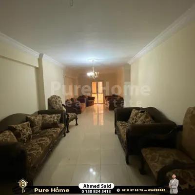 شقة للبيع في جناكليس