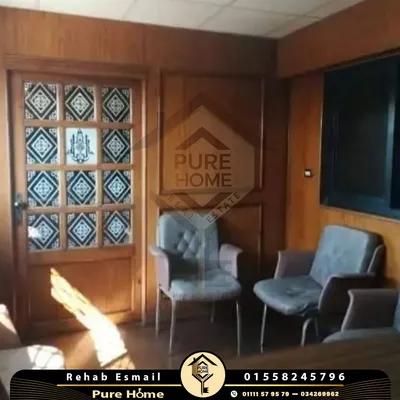 مـكـتـب لـلايـجـار فـي الـمـنـشـيـة