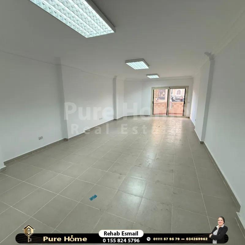 شقة للايجار (تصلح سكني او اداري ) - سموحة - المربع الذهبي