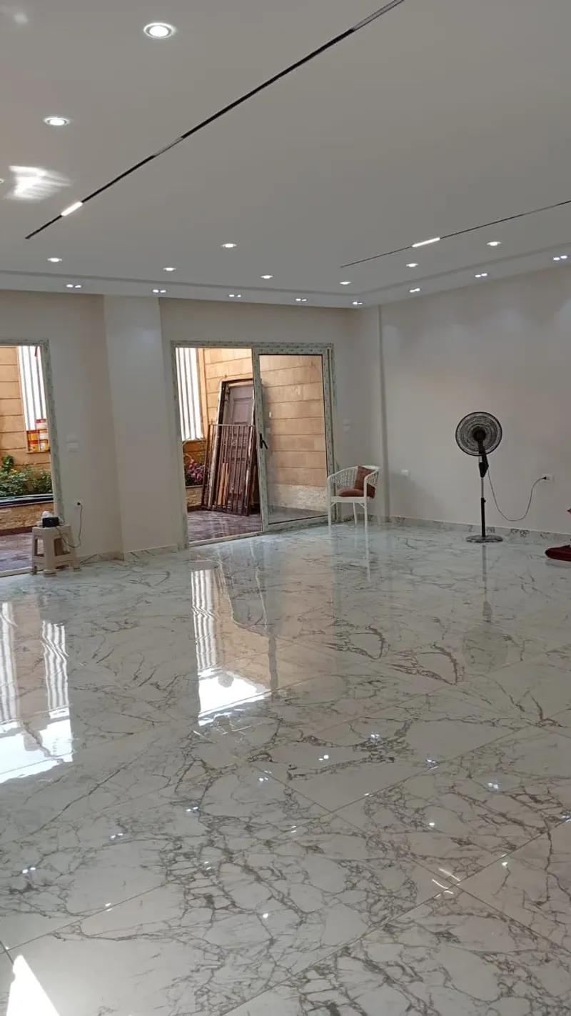 شقة بحديقة للبيع في الشيخ زايد الحي الرابع