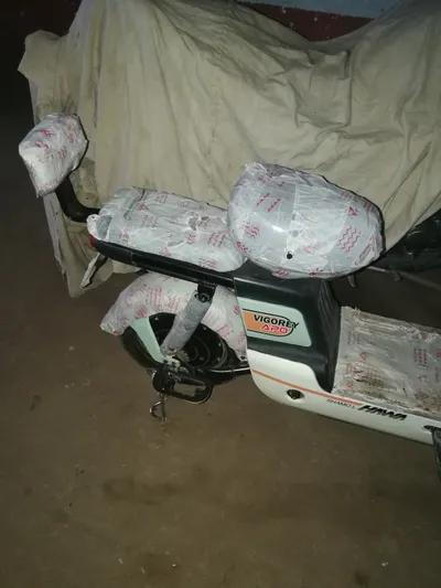 دراجات نارية سكوتر كهربائي 2025