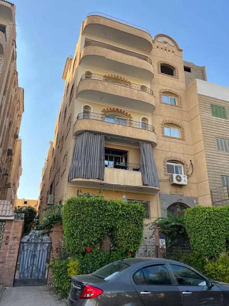 فرصه للاستثمار روعه عماره سكنيه مساحة ٣٠٠ م