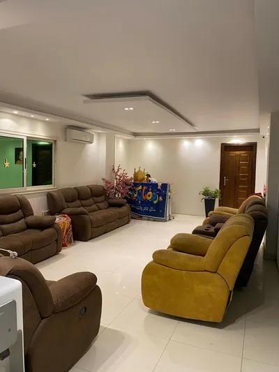 عيادة بولي كلينيك للايجار حدائق الاهرام البوابه الرابعة مباشرة