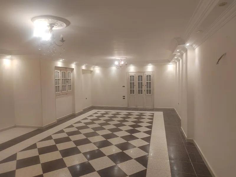 شقة 200م البوابة الثالثة اول بلكونة