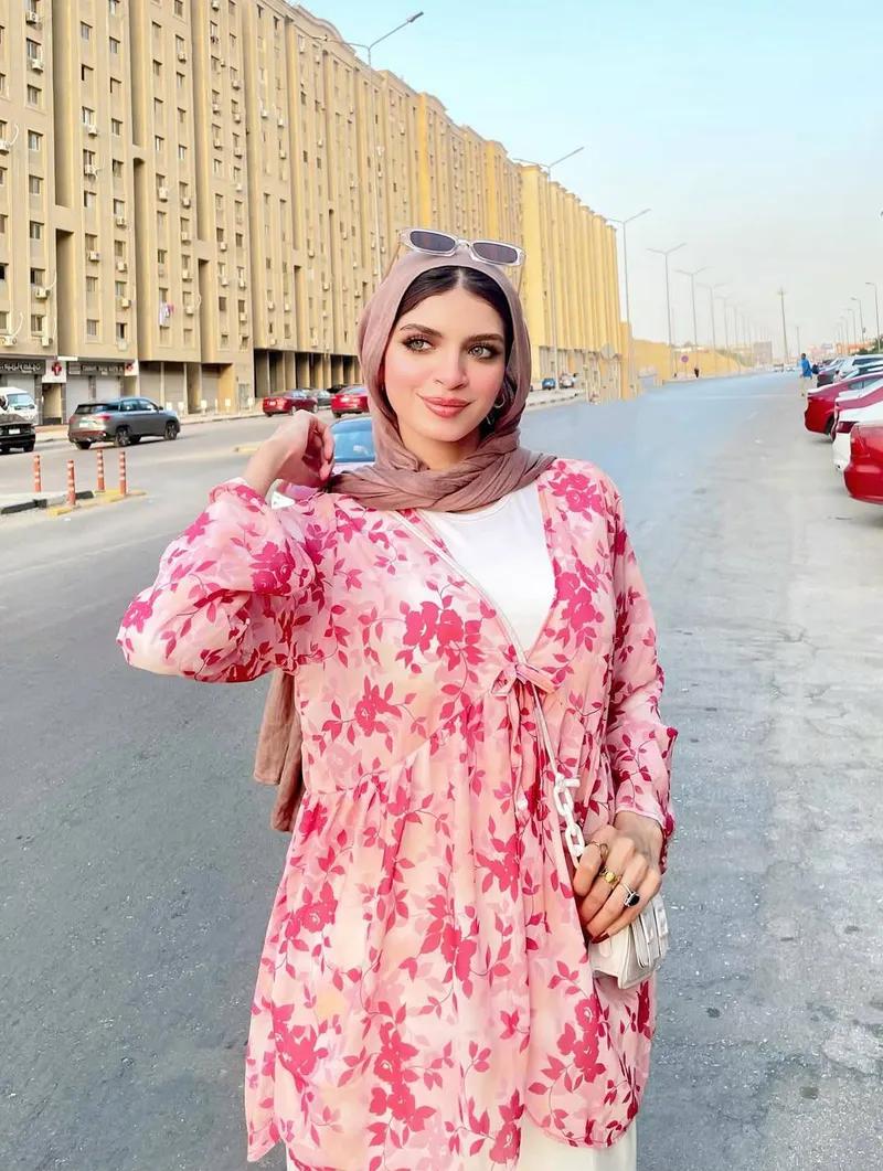 بلوز بالوان خطيره باحلي ماتيريال طولها ٧٣ سم