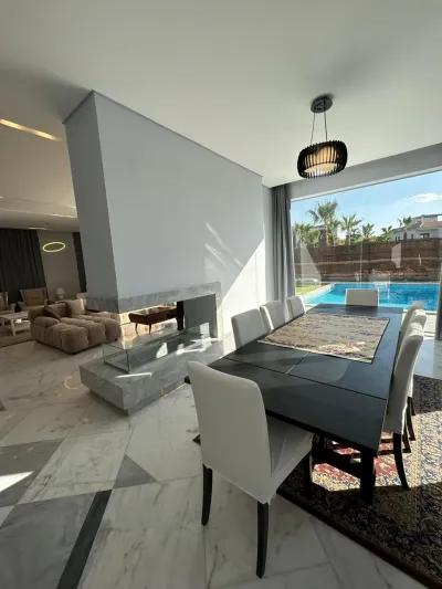 فيلا للايجار السنوي خمس غرف ماستر كمبوند ألجريا بيفرلي هيلز