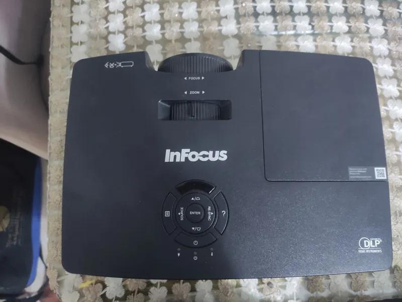 جهاز بروجيكتور ماركة Infocus للبيع