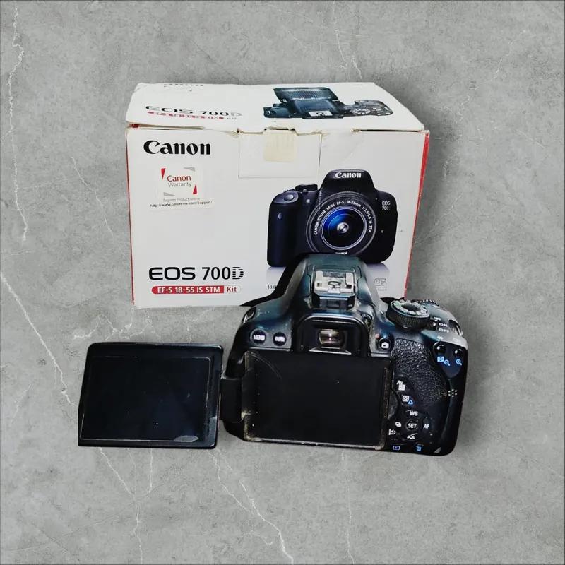 كاميرا كانون 700D