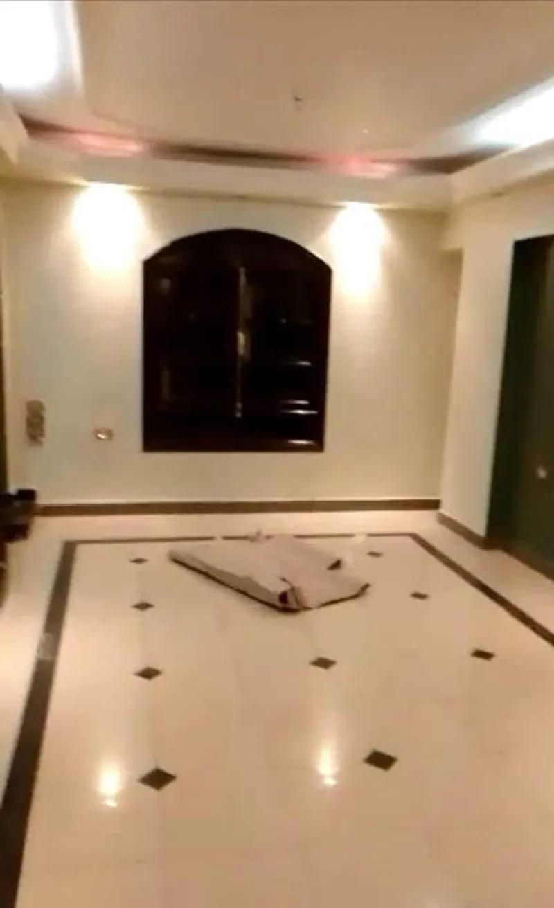 شقه للبيع ف المقطم ف ارقي الاماكن جنوب س