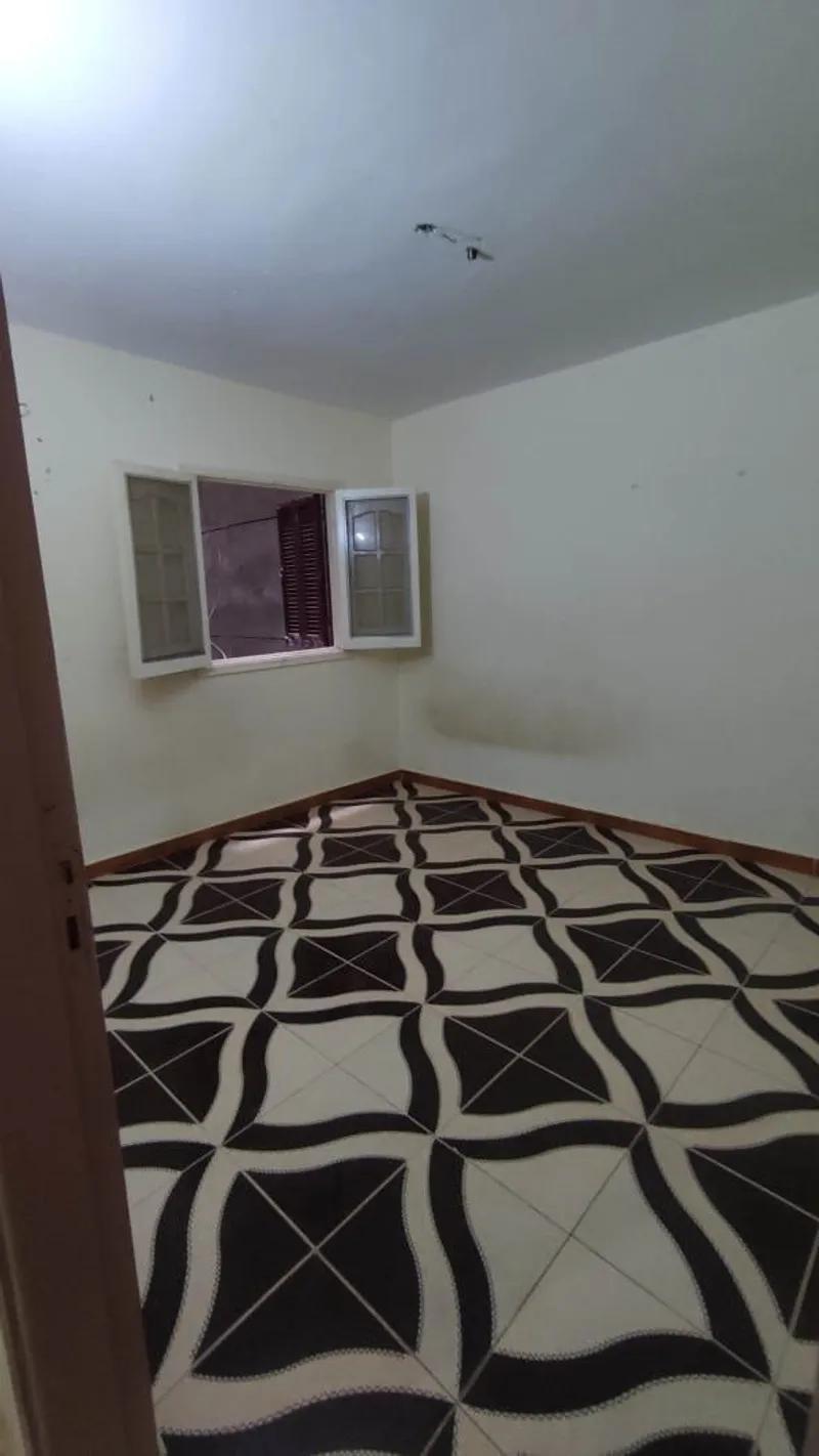 متاح شقه للبيع ااحى الخامس بأكتوبر دور ارضي مرتفع