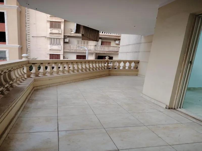 مكتب للايجار الدور الاول 200 متر في موقع مميز في النزهة الجديدة