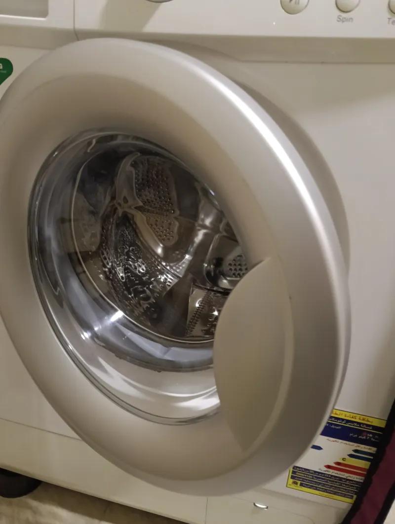 غسالة ملابس LG بحالة جيده جدا 7 كيلو
