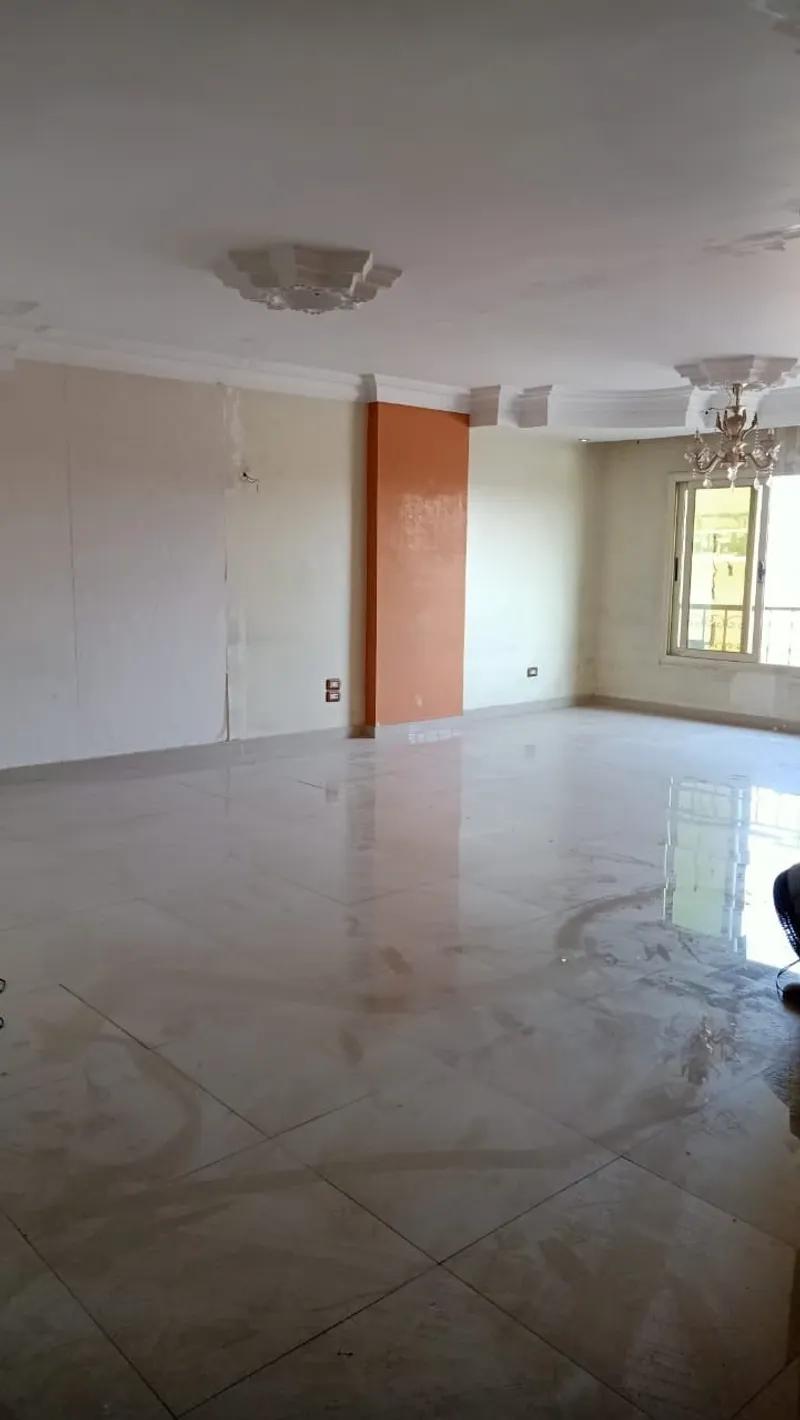 شقه في برج ناصيه للبيع في مدينه نصر