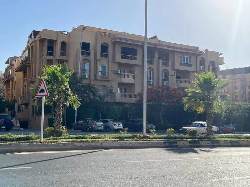 شقة بالحي ٨ الشيخ زايد