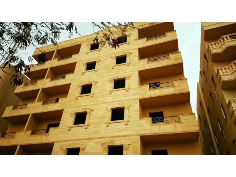 شقه للبيع بمقدم في حدايق الاهرام البوابة الاوله منطقه ز....