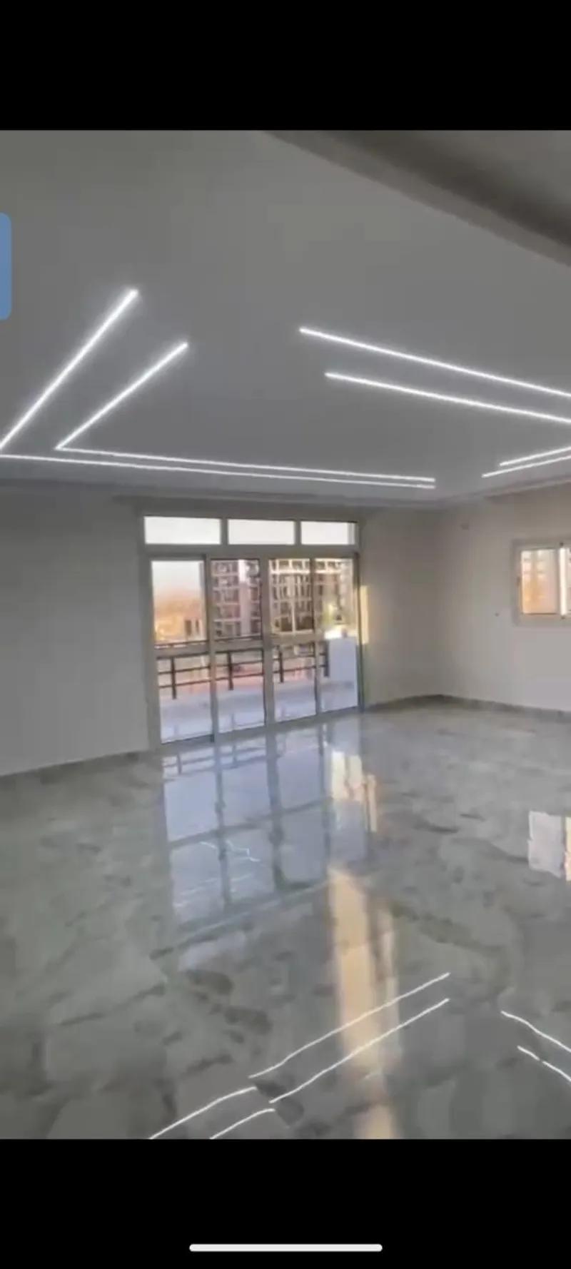 شقه للايجار في التجمع الخامس كمبوند الدوبلمسيين